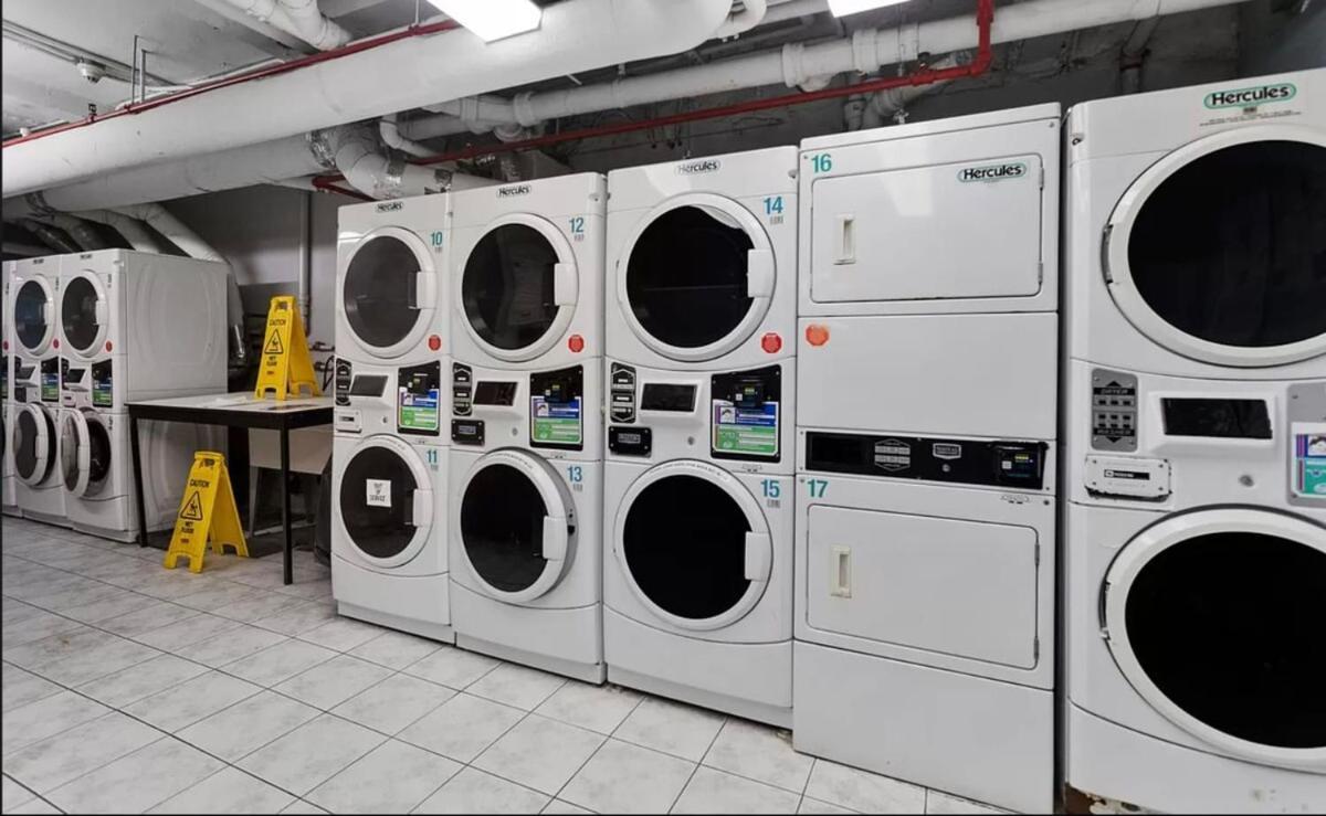 Pangsapuri 73-320 New 1br 1bth Uws Doorman Gym